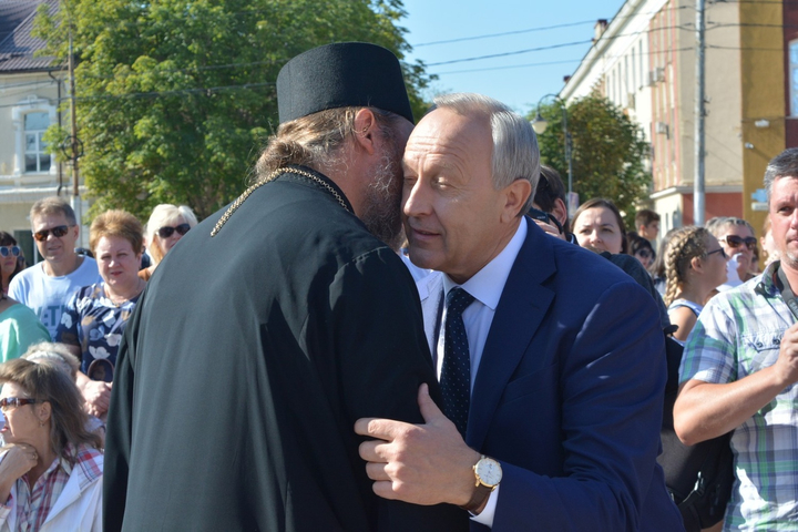 Губернатор Валерий Радаев и епископ Покровский и Николаевский Пахомий