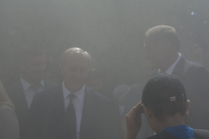 Губернатор Валерий Радаев и глава Энгельсского района Александр Стрелюхин в пепле
