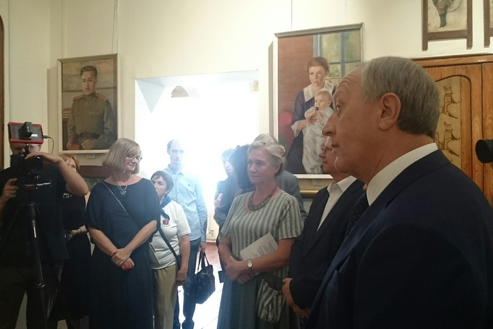 Губернатор Валерий Радаев (справа)