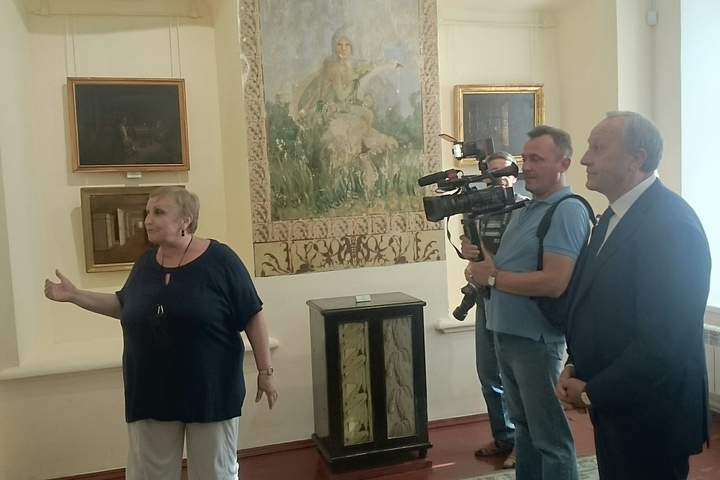 Губернатор Валерий Радаев (справа)