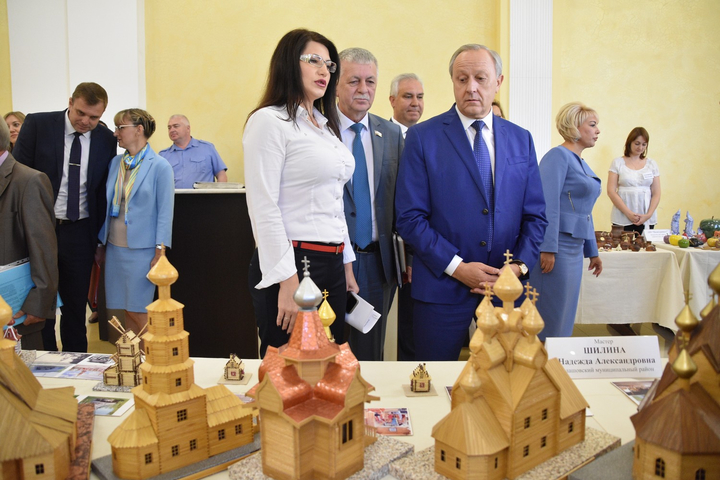 Глава комитета по туризму Виктория Бородянская, губернатор Валерий Радаев