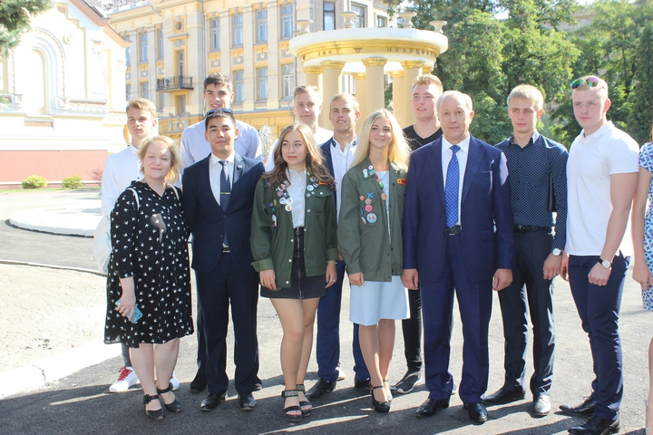 Валерий Радаев со студентами