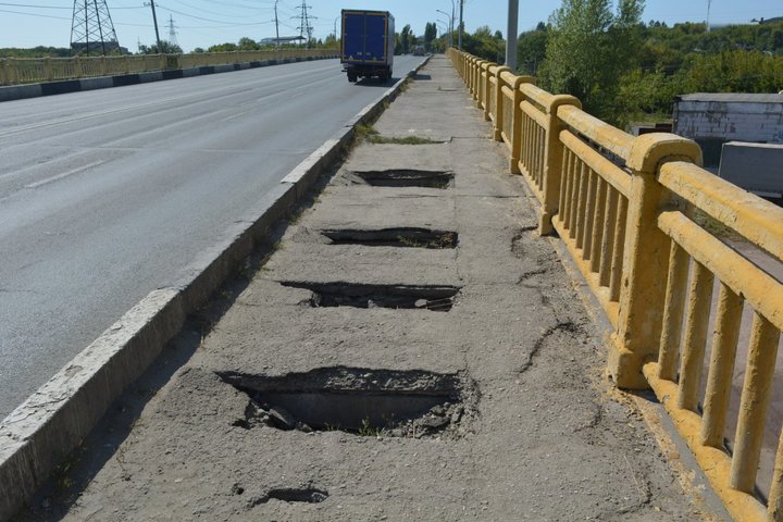 Путепровод на Новоастраханском шоссе (в районе улицы Крымской)
