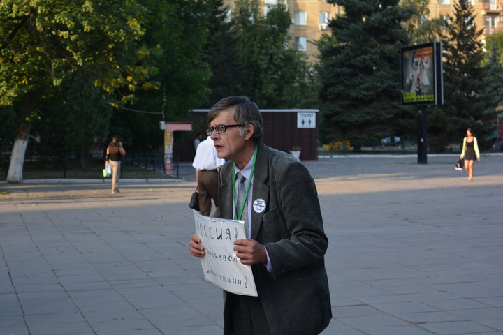 Организатор митинга Андрей Калашников