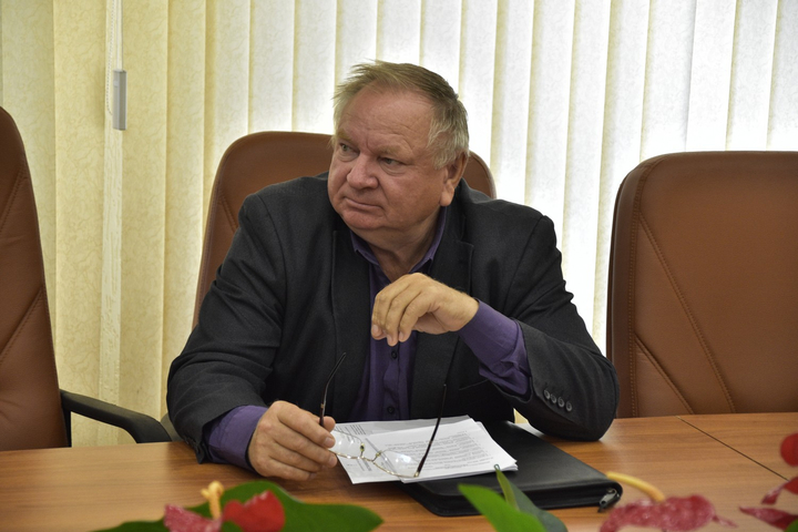 Депутат Сергей Харьков