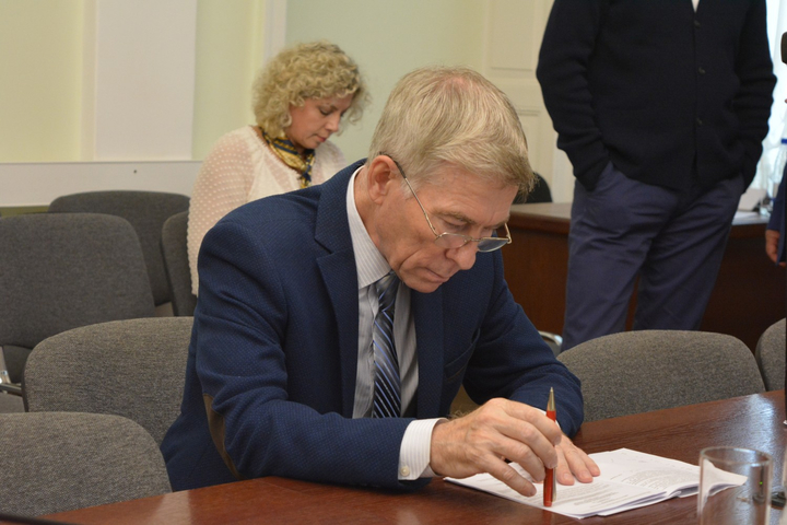 Депутат Геннадий Турунтаев