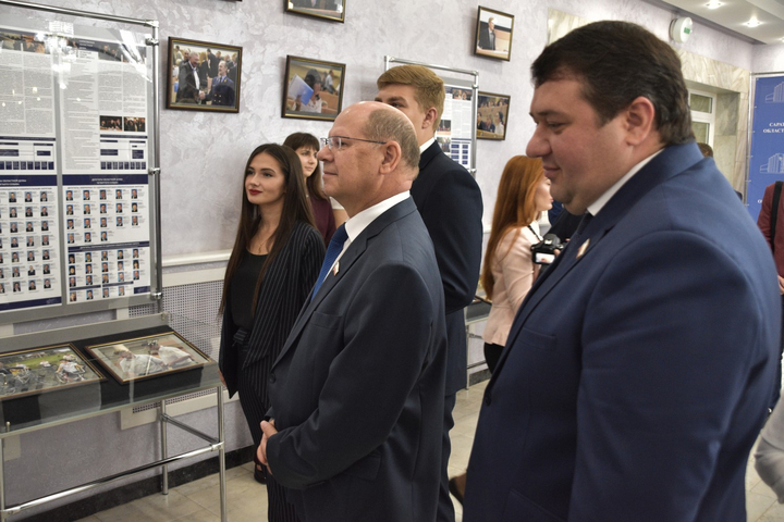 Глава облдумы Иван Кузьмин и депутат Станислав Денисенко (справа)