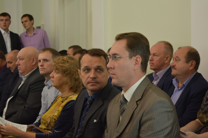 Председатель комитета по экономике Андрей Разборов и глава комитета по финансам Александр Струков