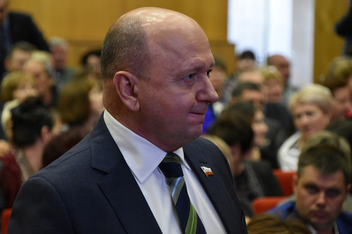 Депутат Леонид Чернощёков