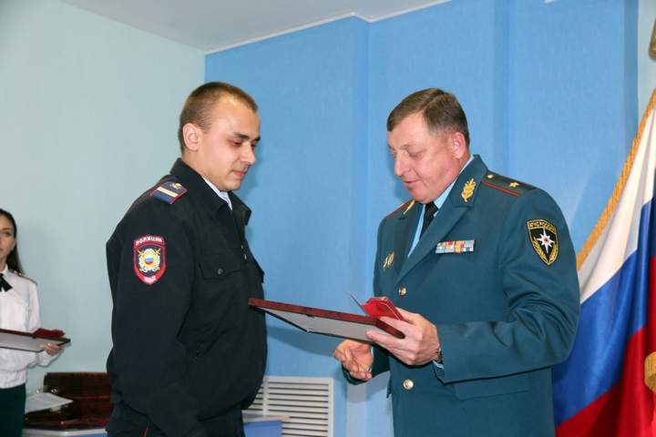 Евгений Ларин (слева)