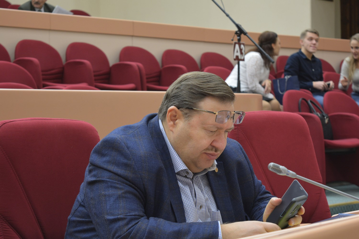 Депутат Сергей Наумов