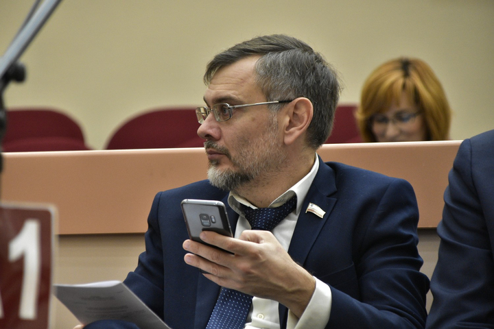 Министр по делам территориальных образований области Сергей Зюзин
