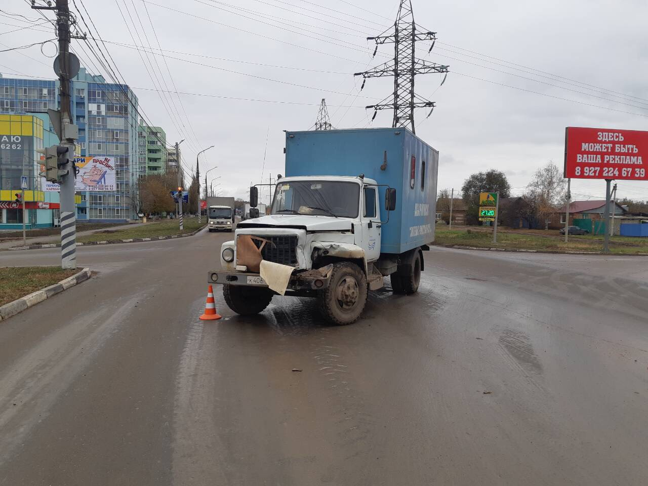 В Энгельсе грузовик «Водоканала» протаранил автобус: в больницу попали 7  женщин — ИА «Версия-Саратов»