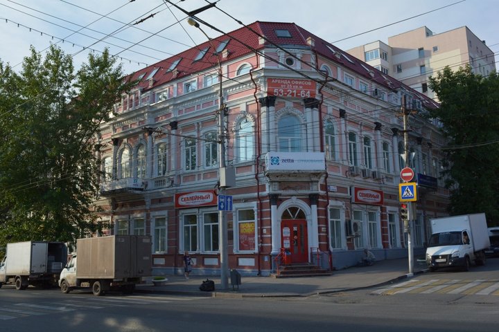 «Усадьба Н.И. Шмидта» 1899 года постройки (улица Соборная, 42 – угол с Московской)