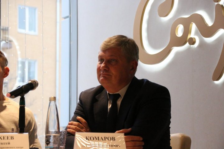Директор театра Алексей Комаров