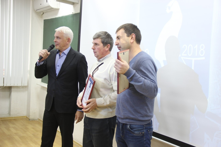 Председатель федерального оргкомитета флешмоба Mathcat Дмитрий Коннычев и участники флешмоба
