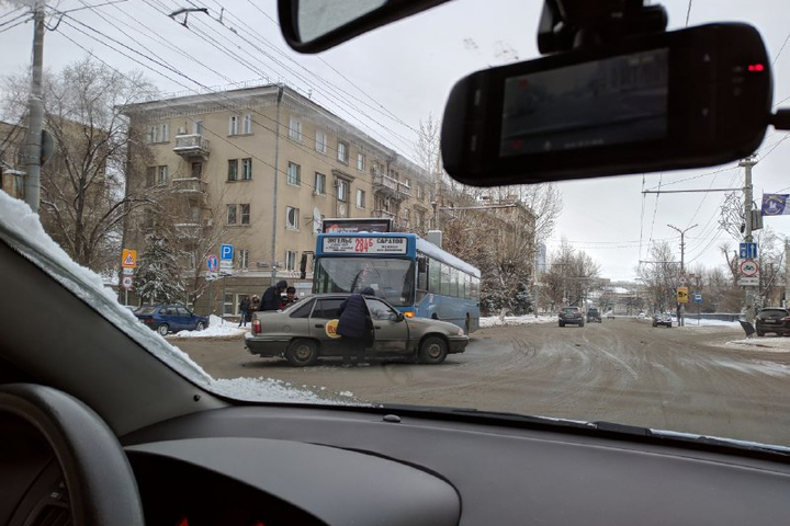 аварий на Октябрьской / © ЧП-Саратов