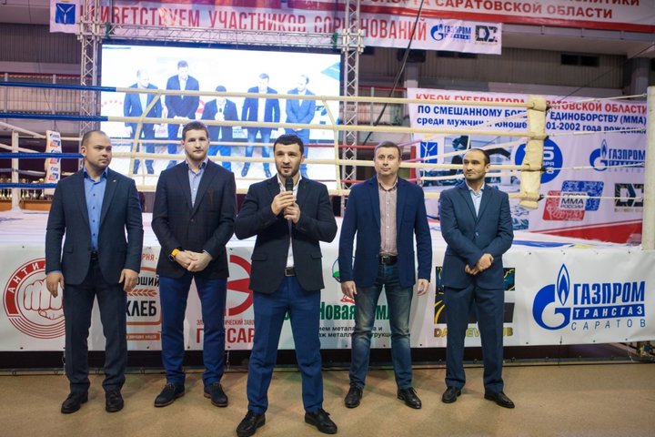 Президент региональной федерации ММА, чемпион мира Даци Дациев (в центре)