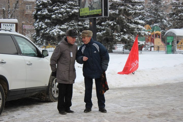 слева: депутат Саратовской городской думы Геннадий Турунтаев (КПРФ)