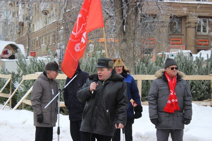 в центре: житель Саратова, участник войны в Афганистане Максим Ляляев
