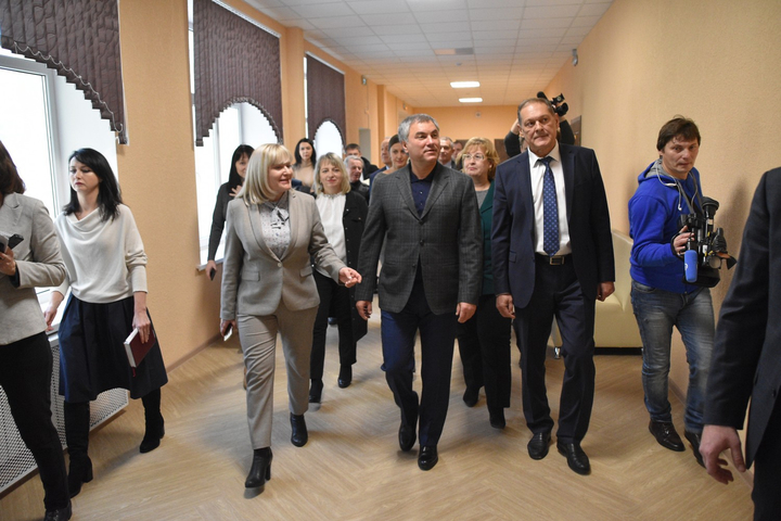 Депутат облдумы Юлия Ермакова, спикер Госдумы Вячеслав Володин, глава Энгельсского района Александр Стрелюхин