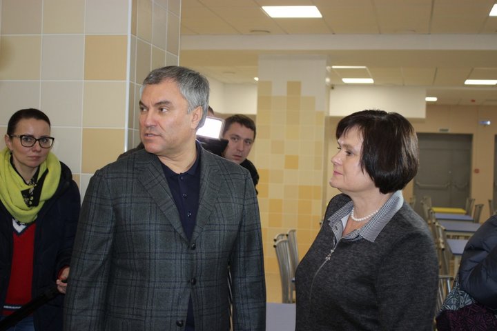 Спикер Госдумы Вячеслав Володин (в центре слева)