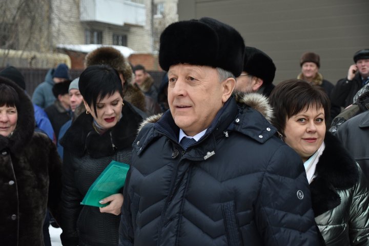 Губернатор Валерий Радаев (в центре)