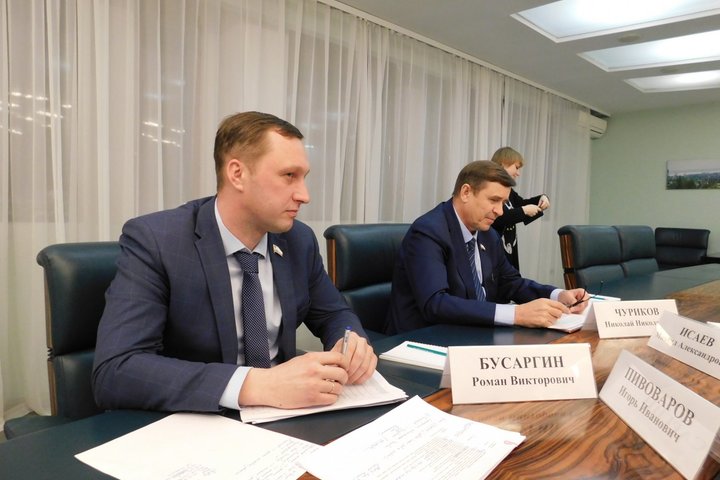 Зампред областного правительства Роман Бусаргин и министр транспорта региона Николай Чуриков