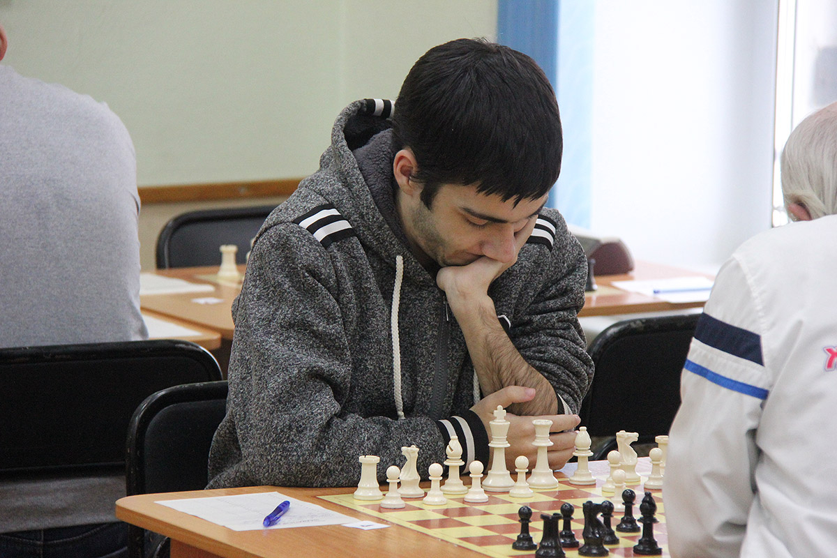 Шахматисты ожидали начала турнира. Бахтияр Кахраманов шахматы.