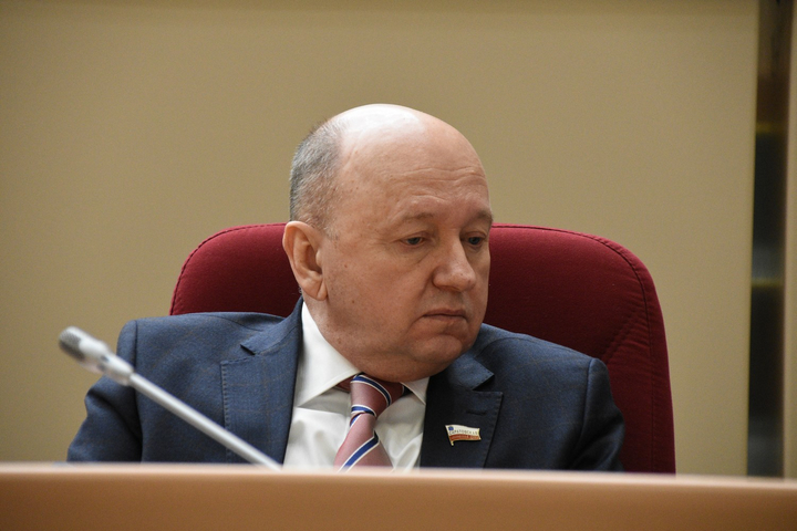 Депутат Леонид Чернощеков