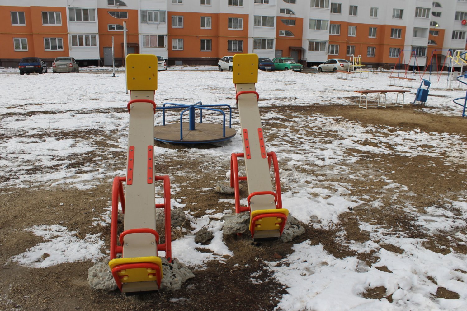 Одесская 64. Детские площадки Энгельс. Энгельс детская площадка лента. Эксперты ОНФ назвали самые опасные детские площадки в Оренбурге.