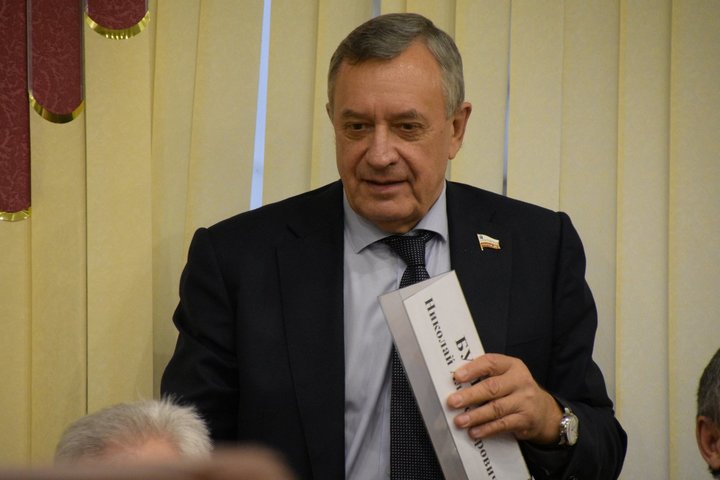 Депутат Николай Бушуев