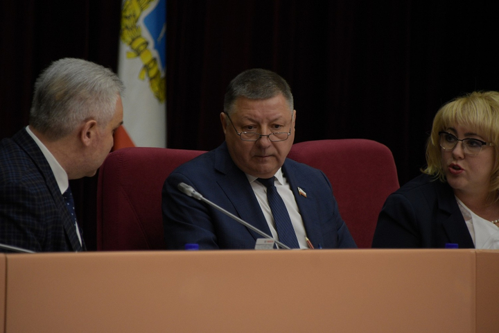 Председатель облдумы Александр Романов
