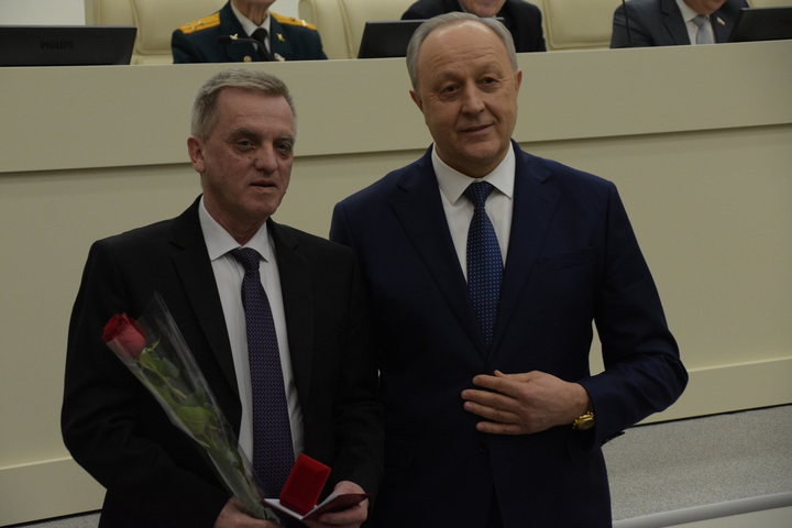 Хормейстер центрального дома культуры Татищевского района Евгений Хайдаров