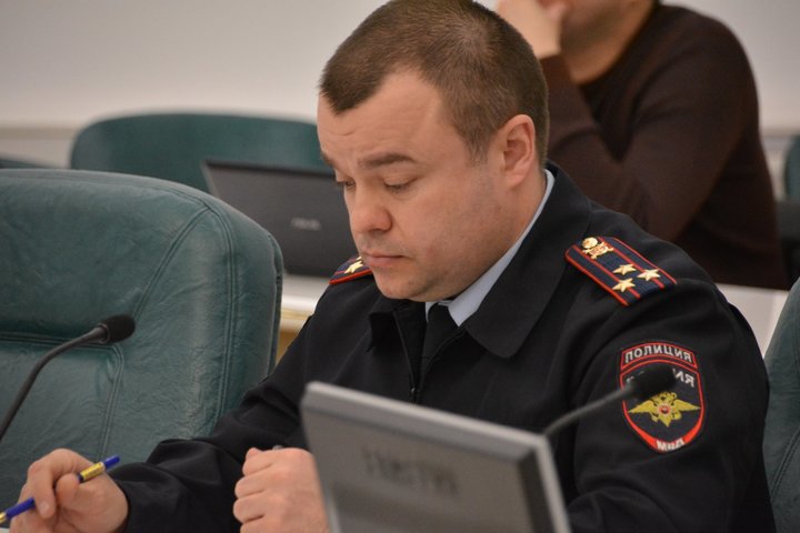 Начальник управления по вопросам миграции ГУ МВД области Алексей Зелепукин