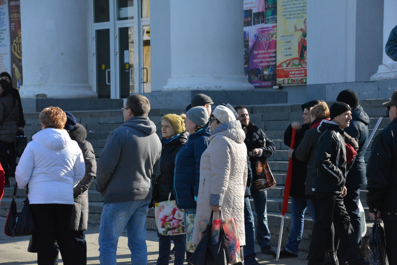 Массовые мероприятия в Саратове. Протесты против Крапивинского проекта. Отменены массовые гуляния отменены в Самаре.