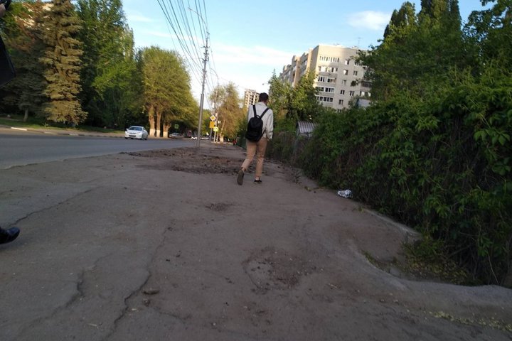 Участок тротуара на улице Шелковичной 14 мая