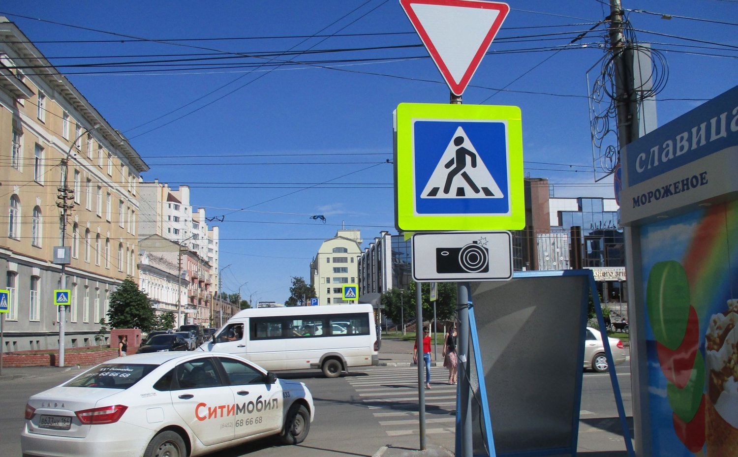 Дорожные знаки на улице