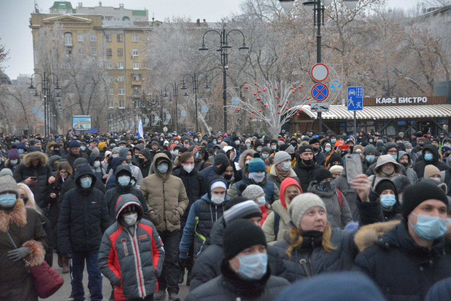 Акции арест. Протесты в Саратове. Митинг за Навального в Саратове. Мирные митинги Саратов. Митинг Саратов несанкционированный.