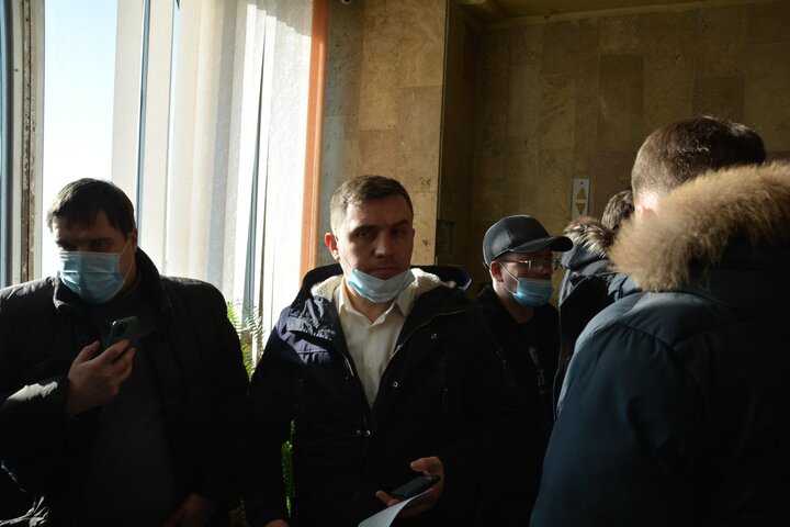 Депутат Саратовской областной думы Николай Бондаренко (в центре)