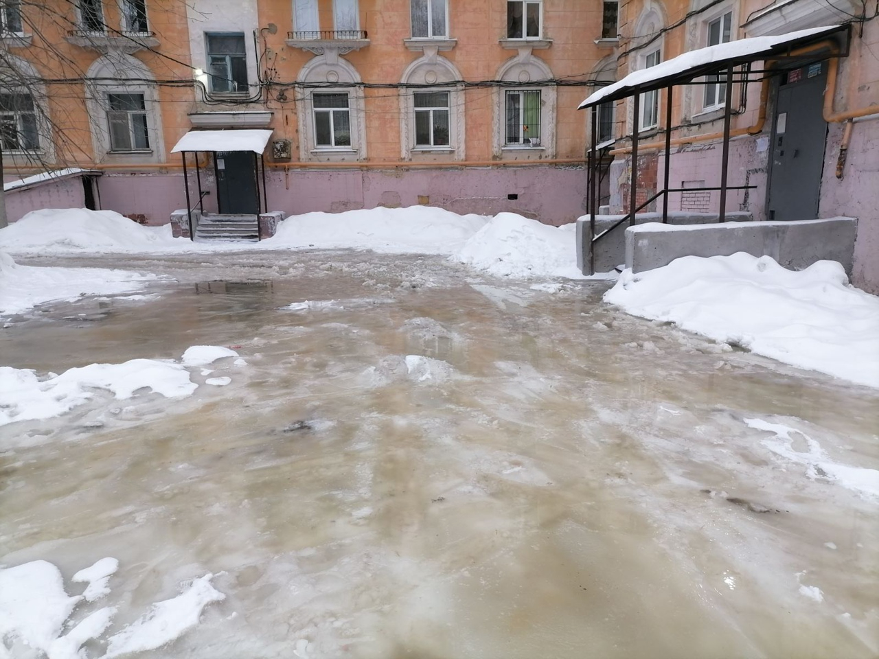 Нет воды саратов сегодня почему. Нет воды Ленинский район. Нет отопления Саратов.
