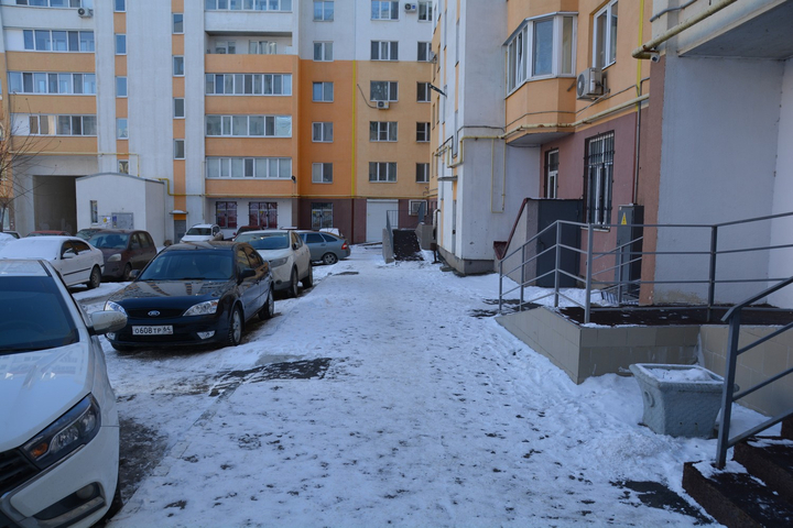 своевременная уборка снега во дворе дома № 41/1 по улице Тархова