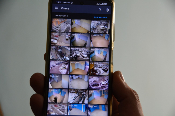 жители могут подключаться к видеонаблюдению в подъезде через приложение
