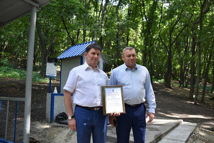 Министр природных ресурсов и экологии Саратовской области Константин Доронин (справа)
