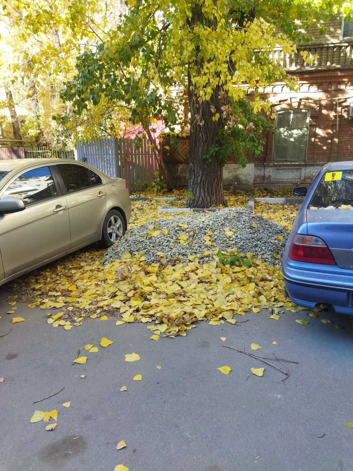 Из подвала парит, у дома-памятника архитектуры подмывает фундамент»:  горожанин рассказал, что после работ коммунальщиков в здание продолжает  поступать вода — ИА «Версия-Саратов»