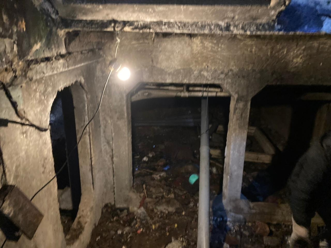 Ночью во 2-м Микрорайоне произошел пожар в подвале жилого дома: спасатели  эвакуировали 22 человека, в том числе 9 детей — ИА «Версия-Саратов»