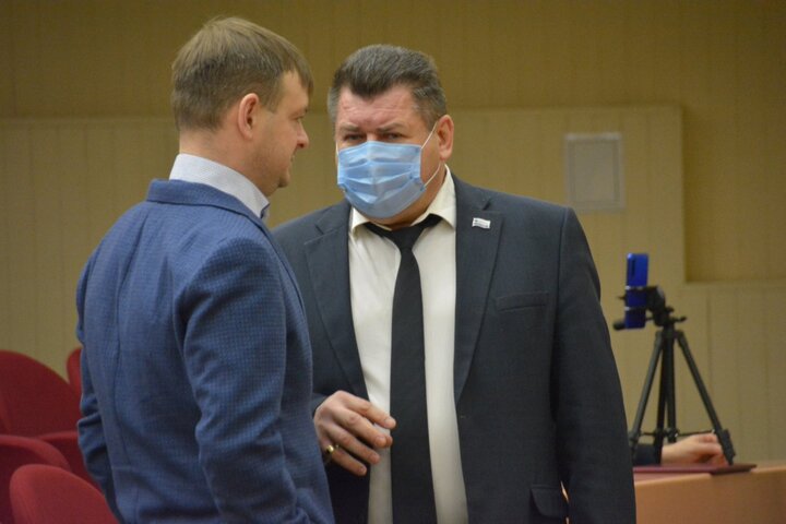 Депутат саратовской городской думы Вячеслав Тарасов (справа)