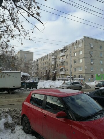 Сосульки на доме углу улиц Степана Разина и Слонова