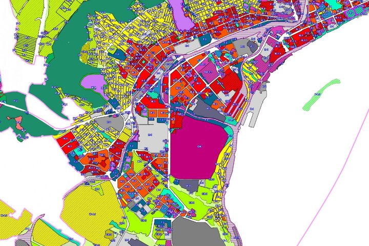 территория бывшего аэродрома Саратов Южный (новая зона ОЖ окрашена на карте в розовый цвет) / © администрация Саратова