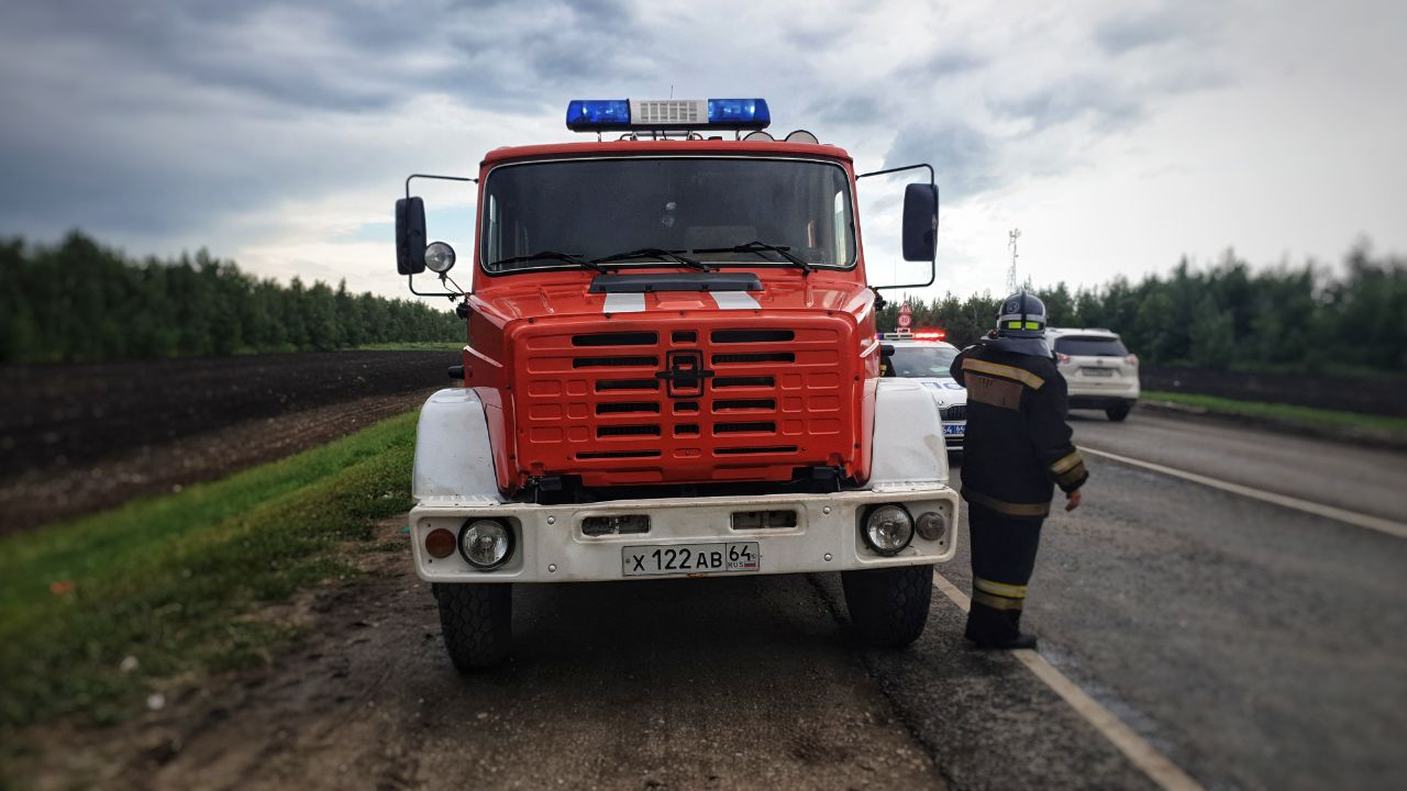 Выезд на встречную полосу на федеральной трассе: у фуры оторвало кабину,  водитель опрокинувшейся «ГАЗели» попал в хирургическое отделение — ИА  «Версия-Саратов»